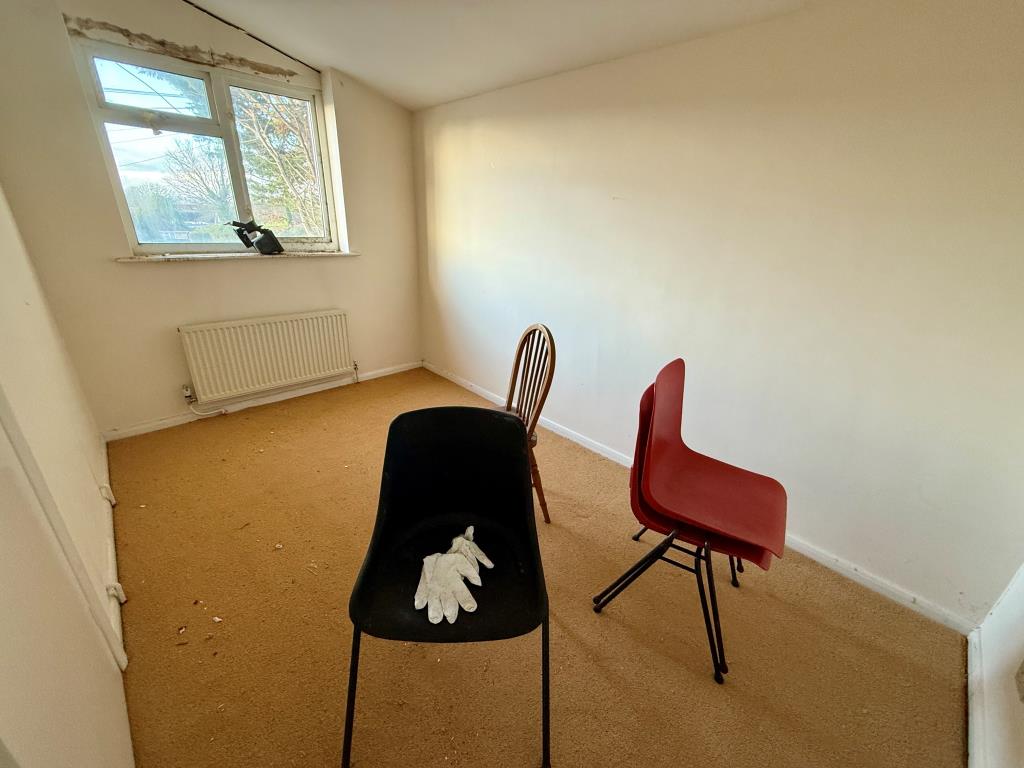 Lot: 58 - DOCTORS SURGERY WITH VACANT UPPER PARTS OFFERING POTENTIAL - Room three